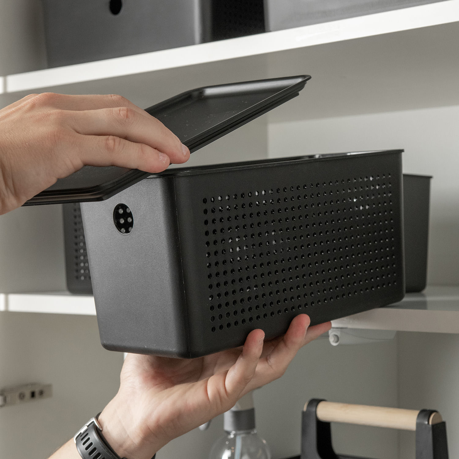 Cesto Flow com Tampa 27x12x9cm Preto Fechado Martiplast - Imagem 2